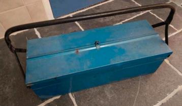 Grote Blauwe Stalen Gereedschapskist (56L x 21B x 16,5H) beschikbaar voor biedingen
