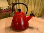 Fluitketel Le Creuset Crone, 1,6 liter, rood, Huis en Inrichting, Keuken | Keukenbenodigdheden, Ophalen, Gebruikt