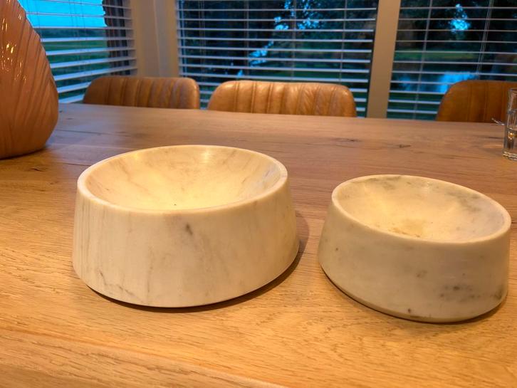 Made marmeren voer/ drink bakken, Dieren en Toebehoren, Hondenvoerbakken en Drinkbakken, Zo goed als nieuw, Ophalen