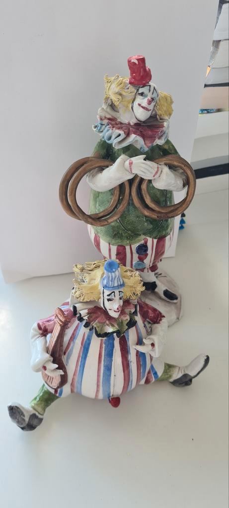 Twee Handgemaakte Porseleinen Clown Beeldjes, Antiek en Kunst, Kunst | Beelden en Houtsnijwerken, Ophalen of Verzenden