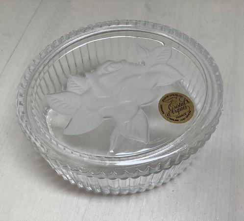 Kristallen schaaltje met deksel uit Frankrijk, Verzamelen, Porselein, Kristal en Bestek, Zo goed als nieuw, Kristal, Ophalen of Verzenden