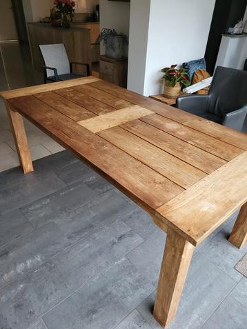 Doorleefde houten tafel 200x95x78 beschikbaar voor biedingen