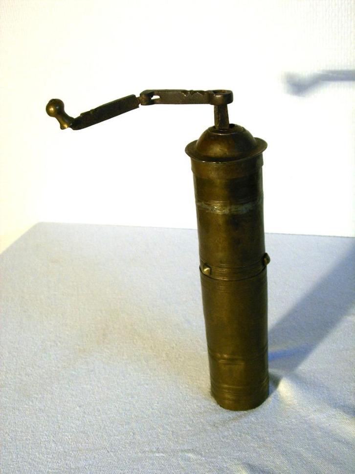 Antieke Oosterse koffiemolen, Antiek en Kunst, Antiek | Keukenbenodigdheden, Ophalen of Verzenden