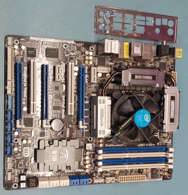 ASRock P67 Extreme 6 + i7 2600, Computers en Software, Moederborden, Gebruikt, Intel, DDR3, Ophalen of Verzenden