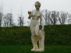Beeld Vrouw met Appel - 115 cm - Polystone, Ophalen of Verzenden, Kunststof, Mensenbeeld