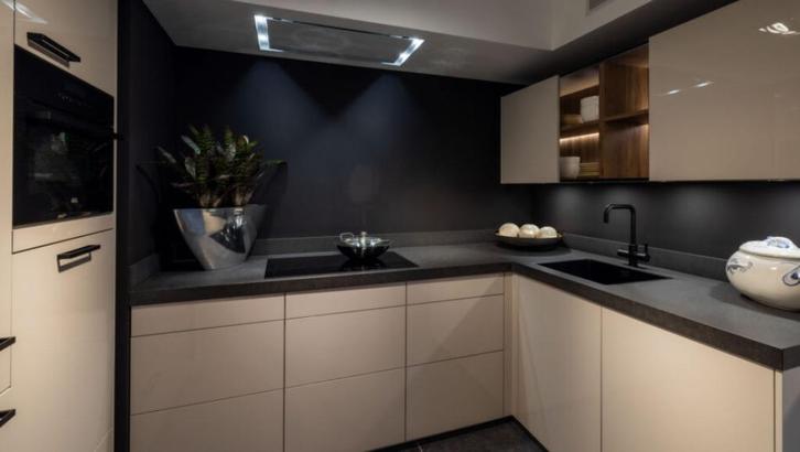 Showroomkeuken SmartSelect Fino Gloss, Huis en Inrichting, Keuken | Complete keukens, Zo goed als nieuw, U-keuken, Crème, Composiet