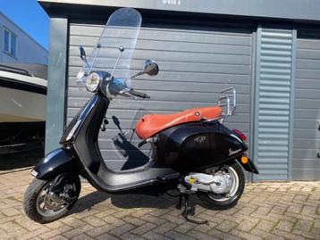 schitterende Vespa primavera met windscherm enz nu 2395 euro