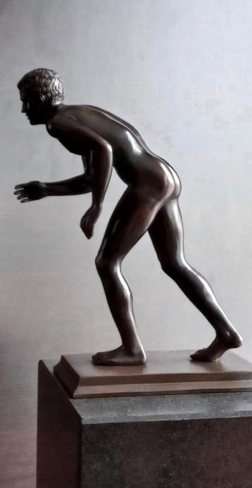 Antiek Brons beeld Grand Tour bronzen sculptuur naakte loper beschikbaar voor biedingen