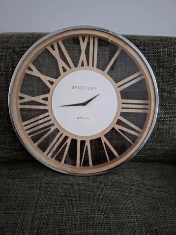 Bendtzen Wandklok - Stijlvol Design beschikbaar voor biedingen