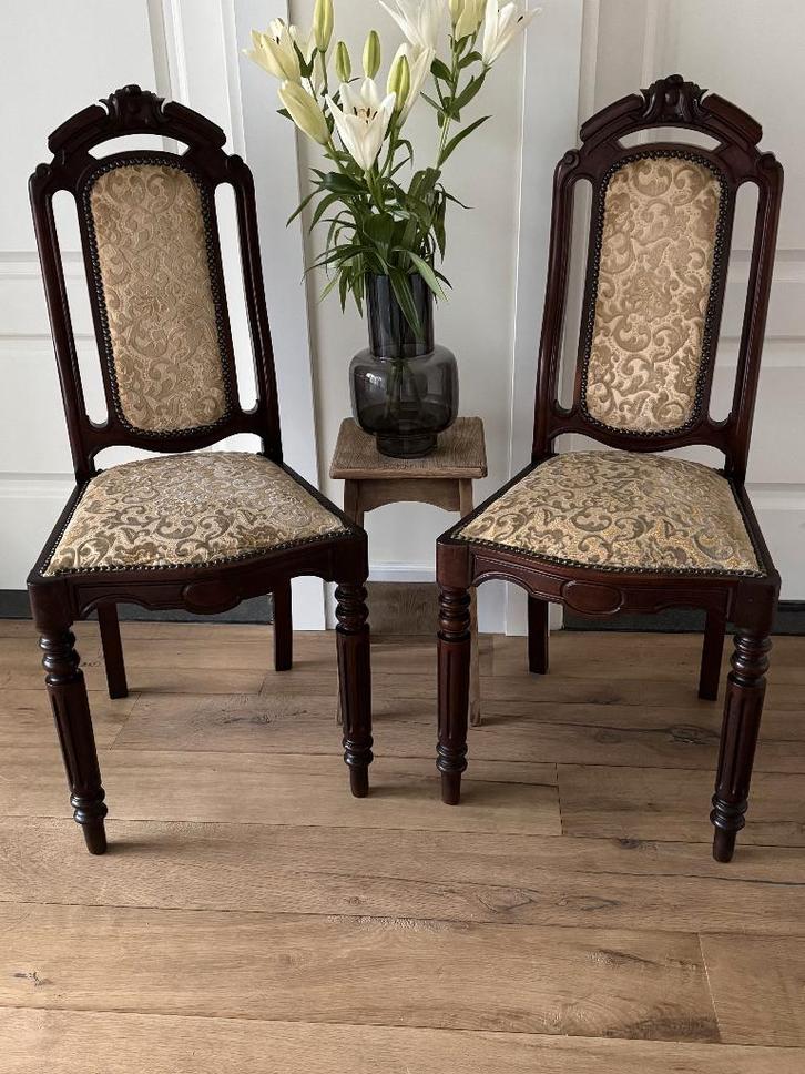 Twee mooie antieke stoelen – in massief hout !, Antiek en Kunst, Antiek | Meubels | Stoelen en Banken, Ophalen