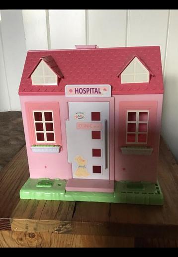 Roze ziekenhuis hospitaal dokter zuster verpleegster patiënt beschikbaar voor biedingen