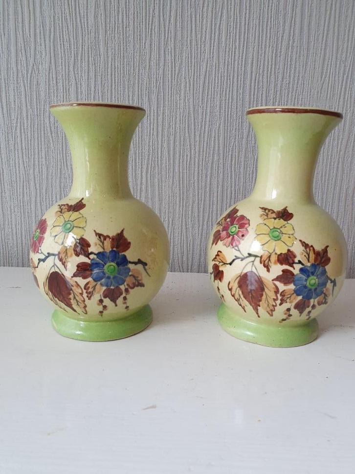 Set van 2 vintage vaasjes met handbeschilderd bloemenmotief, Antiek en Kunst, Antiek | Vazen, Ophalen of Verzenden