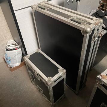 Partij flightcases koffers tunnelcase en transport koffers  beschikbaar voor biedingen
