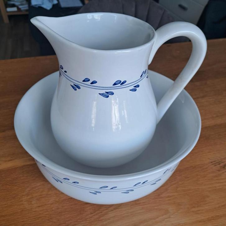 Oud Lampetstel wit met  handbeschilderd blauw aren, Huis en Inrichting, Keuken | Servies, Gebruikt, Schaal of Schalen, Overige stijlen