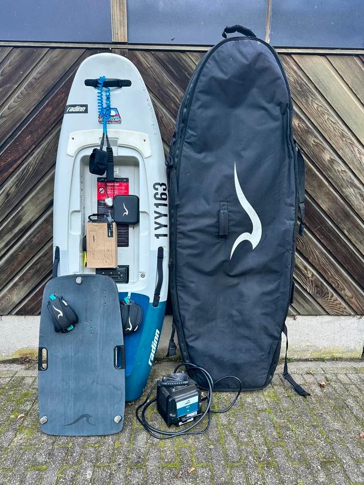 Radinn Carve Jetboard elektrisch surfboard, Watersport en Boten, Golfsurfen, Gebruikt, Overige typen, Met vinnen, Met draagtas