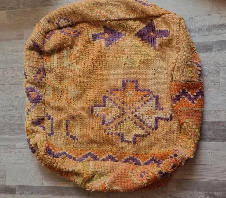 Vintage berber poef, Huis en Inrichting, Banken | Voetenbanken en Poefen, Zo goed als nieuw, 50 tot 75 cm, 50 tot 75 cm, Verzenden