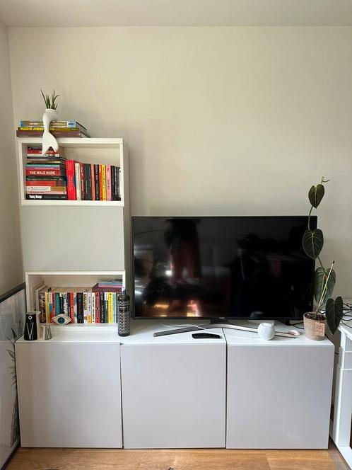 IKEA Besta TV / Wand meubel, Huis en Inrichting, Kasten | Wandmeubels, Zo goed als nieuw, Minder dan 100 cm, 25 tot 50 cm, Met deur(en)