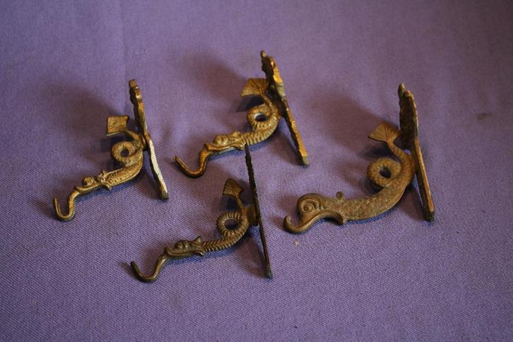 4 vintage  muurhaak. handdoek haakjes Draak, Huis en Inrichting, Woonaccessoires | Kapstokken, Gebruikt, Overige typen, Minder dan 100 cm