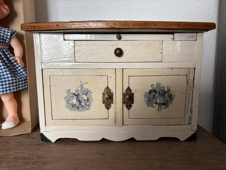 Oud Hollands kastje voor pop of poppenhuis., Antiek en Kunst, Antiek | Speelgoed, Ophalen of Verzenden