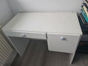 Toilettafel / bureau IKEA beschikbaar voor biedingen