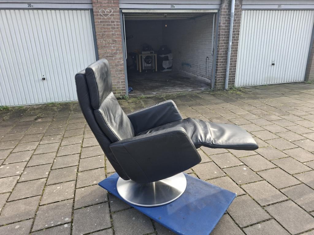 zwart leren fauteuil met inklapbare voetensteun, Huis en Inrichting, Fauteuils, Ophalen, Gebruikt, Minder dan 75 cm, Leer