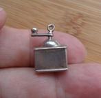zilveren vintage bedel koffiemolen [261], Sieraden, Tassen en Uiterlijk, Bedels, Overige merken, Verzenden, Zo goed als nieuw