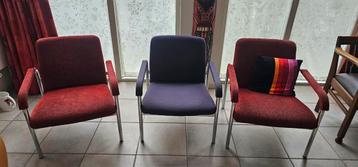 Set van 3 vintage stoelen beschikbaar voor biedingen
