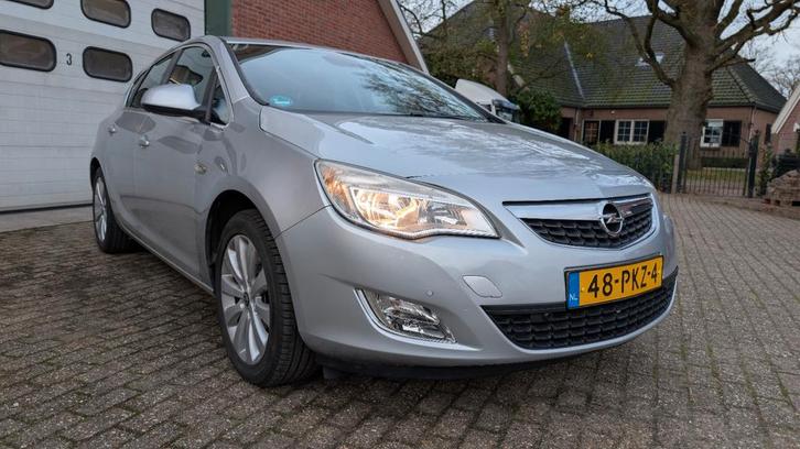 Opel Astra 1.4 Turbo Ecotec 103KW 5-D 2011 Grijs, Auto's, Opel, Particulier, Astra, ABS, Airbags, Airconditioning, Bluetooth, Centrale vergrendeling