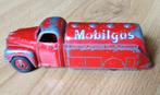 Dinky Toys Studebaker Tanker Mobilgas., Ophalen of Verzenden, Gebruikt, Auto, Dinky Toys