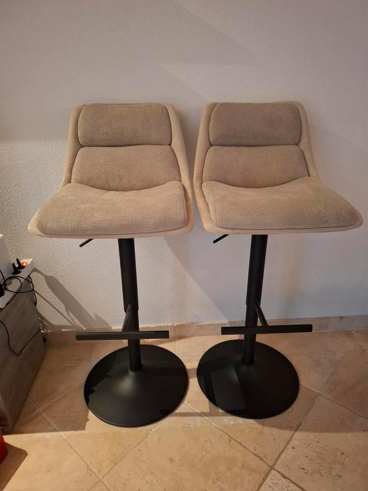 Twee barkrukken Jens van Leen Bakker, Huis en Inrichting, Barkrukken, Zo goed als nieuw, 60 tot 90 cm, Kunststof, Metaal, 2 krukken