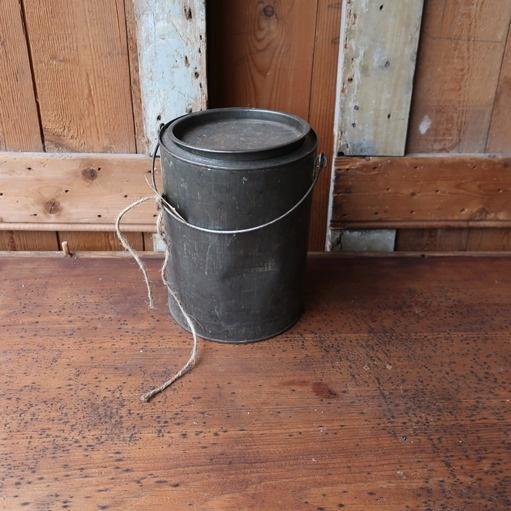 Blik drum metaal ijzer barn found diameter 16 hoogte 20 cm, Antiek en Kunst, Curiosa en Brocante, Ophalen of Verzenden