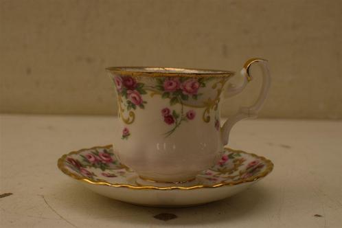 Royal Albert porseleinen kop en schotel 44105, Huis en Inrichting, Keuken | Servies, Gebruikt, Kop(pen) en/of Schotel(s), Overige stijlen