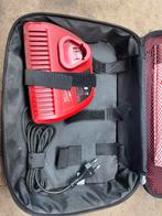 Nieuwe Milwaukee lader in tas, Doe-het-zelf en Verbouw, Ophalen of Verzenden, Zo goed als nieuw