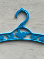 Vintage blauwe kleerhanger kinderkamer, Kinderen en Baby's, Babymode-accessoires, Ophalen, Gebruikt