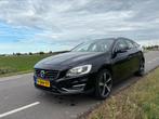 Volvo V60 D6 215pk Plug-in Hybrid 2013 Zwart, Auto's, 1849 kg, Zwart, Te koop, 750 kg