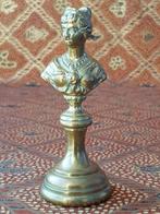 Antieke buste uit Frankrijk van een vrouw 11 cm. uit 1870.