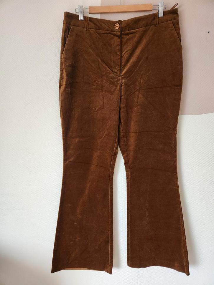 King Louie Marcie Flared broek - 44, Kleding | Dames, Broeken en Pantalons, Nieuw, Maat 42/44 (L), Bruin, Lang, Ophalen of Verzenden