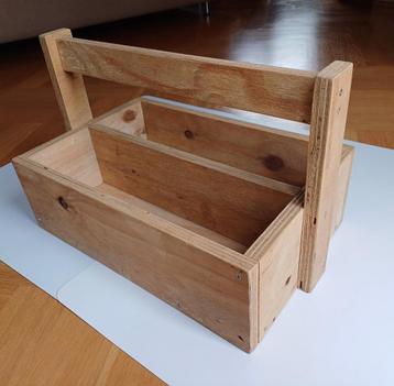 Houten gereedschapskist /Tijdschriftenbak beschikbaar voor biedingen