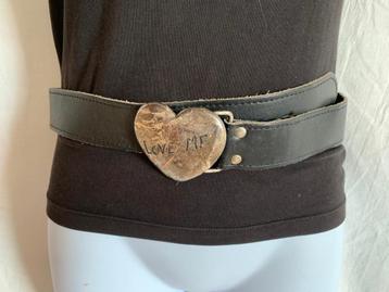 Leuke zwarte riem met een hartjes gesp! beschikbaar voor biedingen
