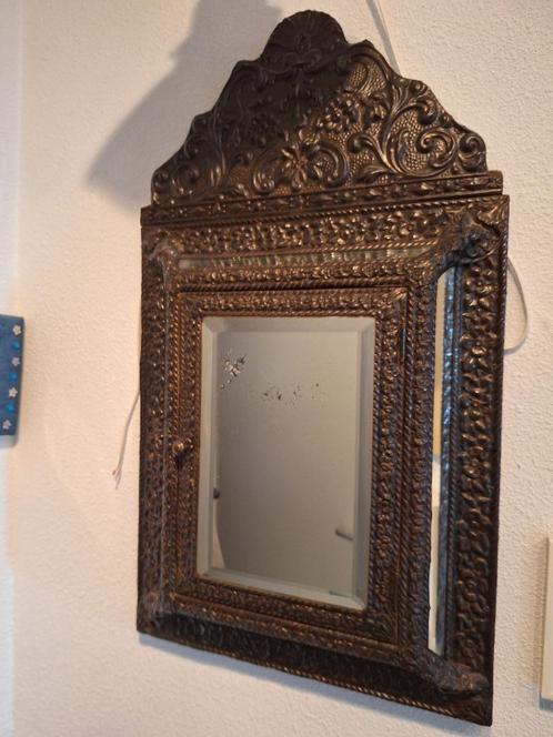Antiek garderobe kastje met borstels, Antiek en Kunst, Antiek | Spiegels, Minder dan 50 cm, Minder dan 100 cm, Overige vormen