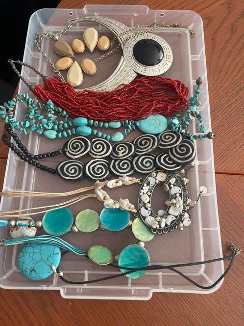 Grote doos vol sieraden, Sieraden, Tassen en Uiterlijk, Kettingen, Overige materialen, Overige kleuren, Ophalen