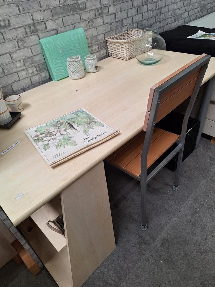 Bureau WD-028 nr 323, Huis en Inrichting, Bureaus, Zo goed als nieuw, Ophalen