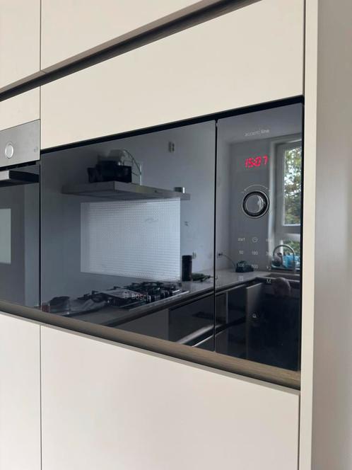 Nieuwe Bosch Serie 6 Inbouw Magnetron, Witgoed en Apparatuur, Magnetrons, Nieuw, Inbouw, Magnetron, Minder dan 45 cm, Draaiplateau
