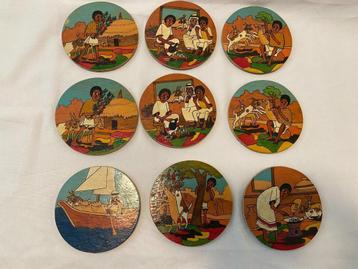 Vintage Set van 9 houten onderzetters met vilten onderkant beschikbaar voor biedingen