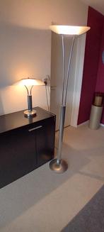 Moderne dimbare vloerlamp van rvs en melkglas, Huis en Inrichting, Lampen | Vloerlampen, Ophalen, Gebruikt, Glas, Modern