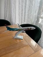 Luxair boeing 737-800 1:100 special livery, Ophalen of Verzenden, Zo goed als nieuw, Schaalmodel