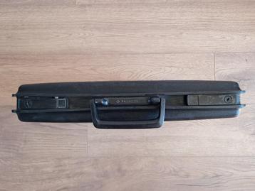 Nette afsluitbare Samsonite koffer beschikbaar voor biedingen