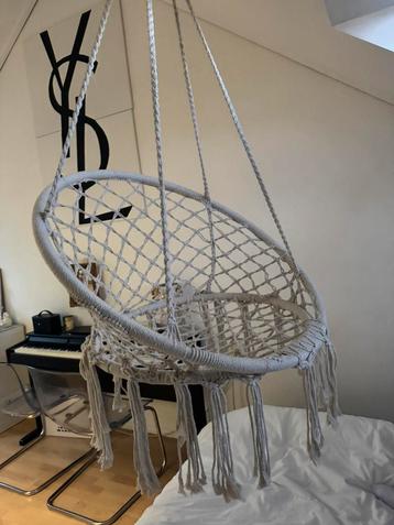 Hangstoel beschikbaar voor biedingen