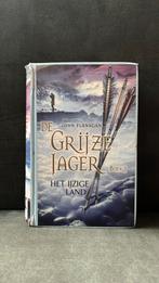 De Grijze Jager - Het IJzige Land (Boek 3), Boeken, Ophalen of Verzenden, Gelezen