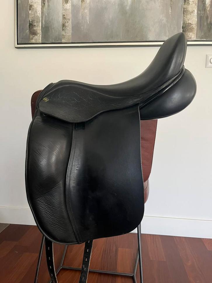 Hulsebos Dynamic 3 dressuurzadel 18 inch MW boom, Dieren en Toebehoren, Paarden en Pony's | Overige Paardenspullen, Zo goed als nieuw